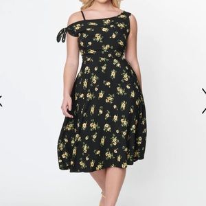 Unique Vintage Black & Yellow Floral Bow Tie Swing Dress